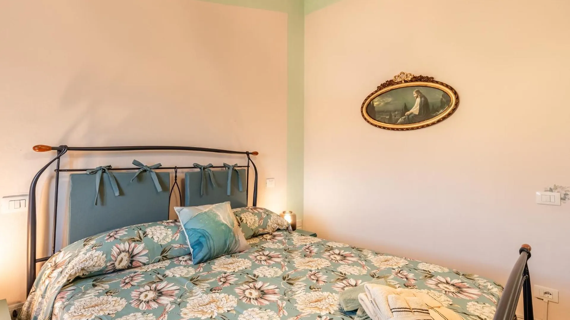 Casa Di Nonna Tosca Montecarlo Villa Italy